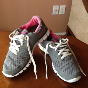 SOLD!! Nike Free Runs gray & pink!