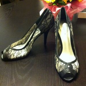 ✨Classy Alfani Lace heels✨