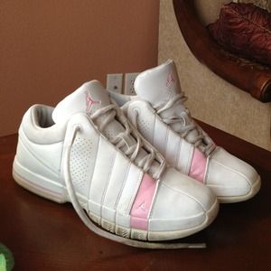 White & Pink Jordan's!!⬇REDUCED⬇