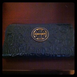Navy blue vinyl zip wallet