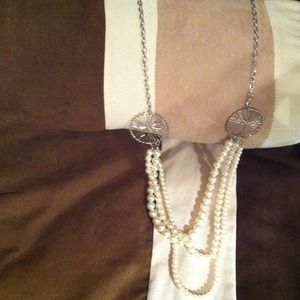 Beautiful pearl design necklace