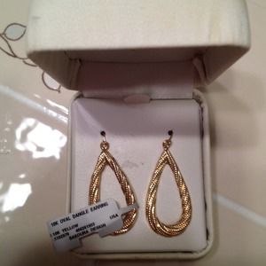 10KT yellow gold oval dangle earrings.