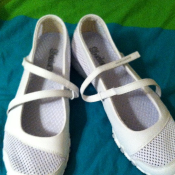 White maryjane style sketchers