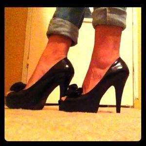 *REDUCED* Qupid Black Heels