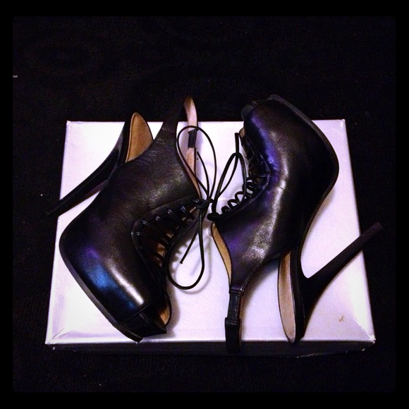 ✋✋✋SOLD✋✋😊Jessica Simpson Heels