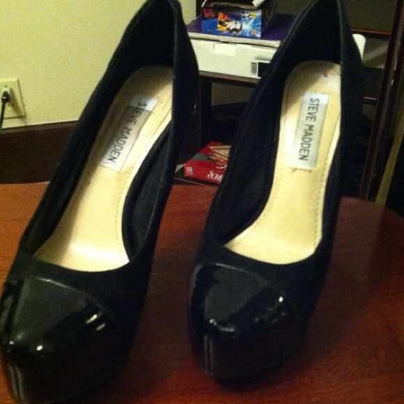 Black patent and suede heels!!