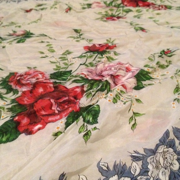 💢Sold💢Vintage floral scarf - Picture 3 of 3