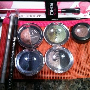 Awesome makeup bundle!