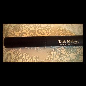 SOLD❤TRISH MCEVOY "Flawless Lip"❤💗❤