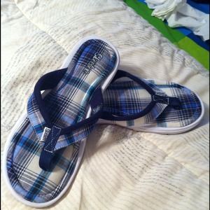 Sketchers flip flops