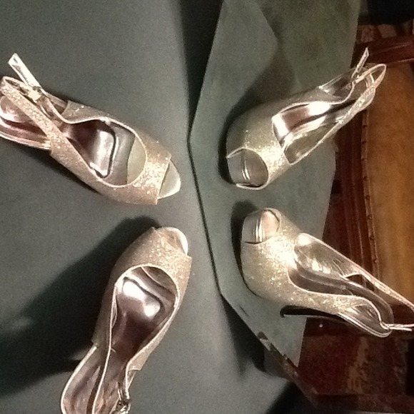 ♨Reduced♨Silver Michaelangelo Stiletto Pumps 6M