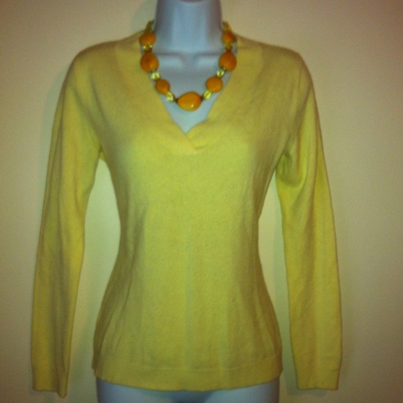 New York & Co Vneck Sweater