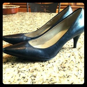 Tahari Classic Leather High Heeled Pumps