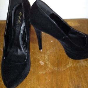 Black velvet shoes
