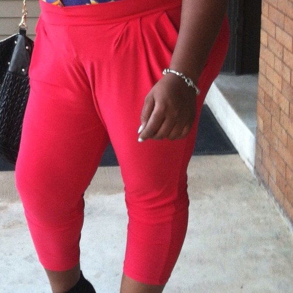 ✂✂✂ REDUCE!!! Red crop pants