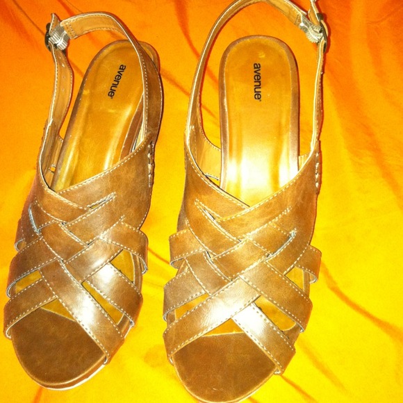 Cognac color heels size 13 but fits like a 12m