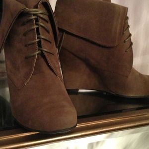 🙈Reduced !Taupe color lace up booties