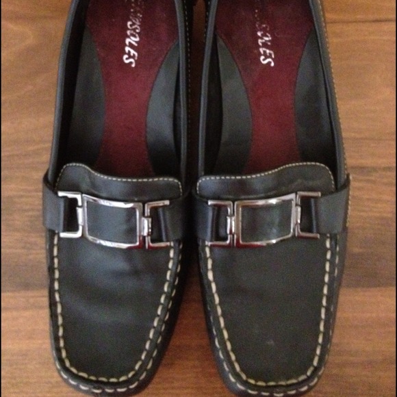 👠SOLD 👠 Comfortable, low-heeled work shoes