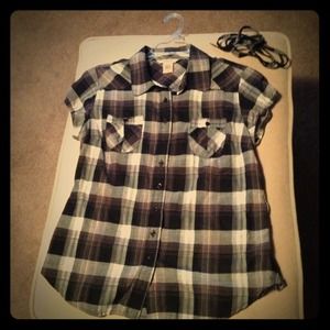 Plaid short sleeved button down shirt