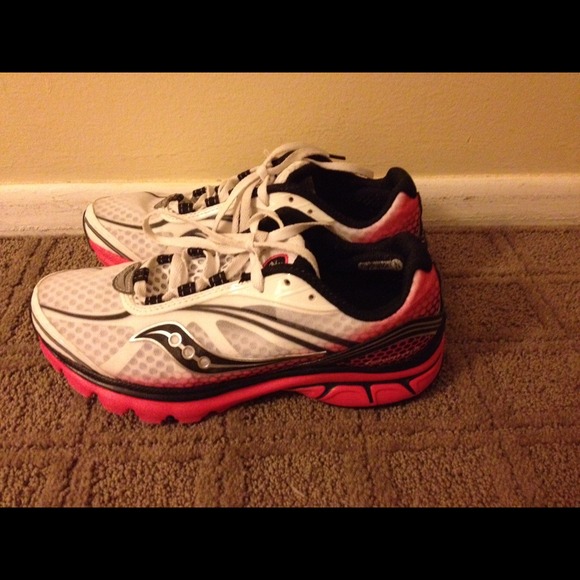 Saucony Kinvera 2 running sneakers- ladies size 8