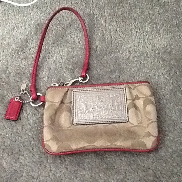 ❌SOLD❌✨Reduced✨Coach poppy wristlet