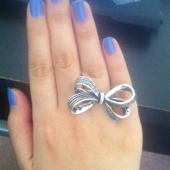 Signature bow ring