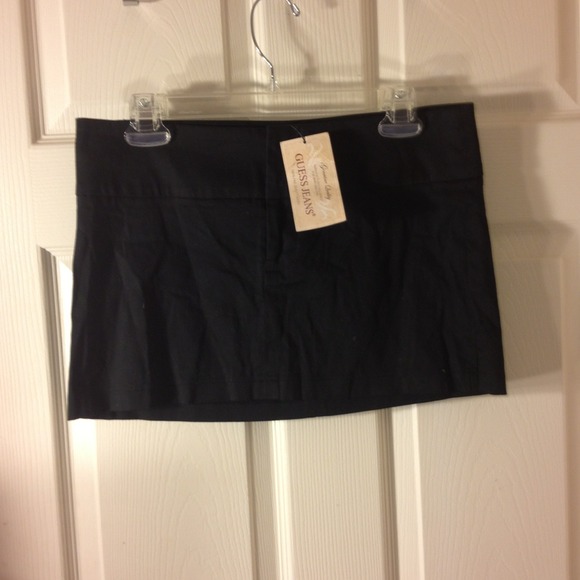 NBWT GUESS Black Mini Skirt Size- 28