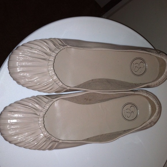 Reserved for @dzlunatic Jessica Simpson flat