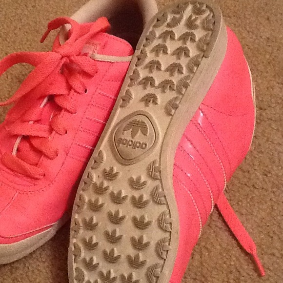 Hot pink adidas - Picture 3 of 4