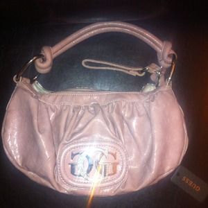 Really pretty, near new, medium sized Guess purse