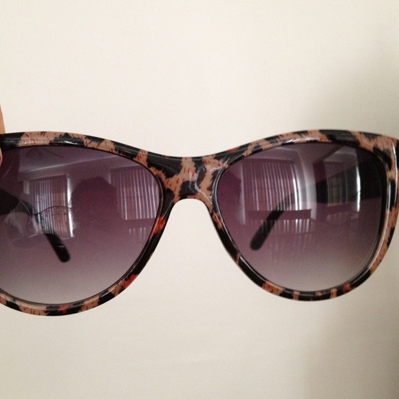 ✨💃SOLD.. Cute shades - Picture 3 of 4