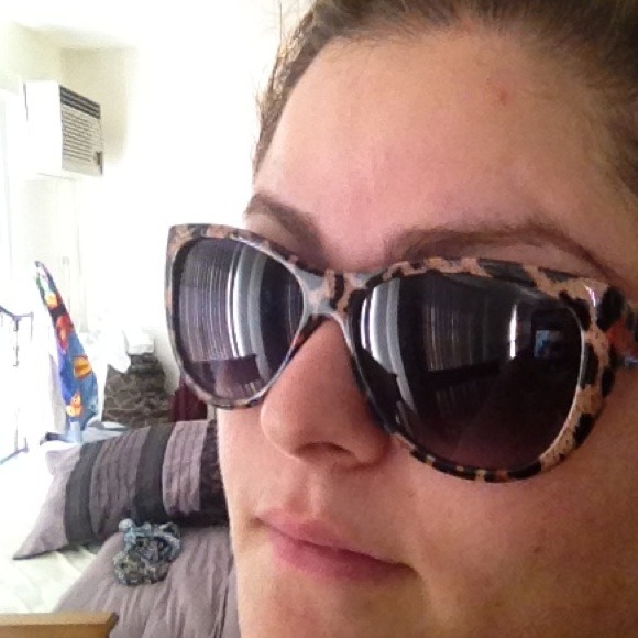 ✨💃SOLD.. Cute shades - Picture 4 of 4