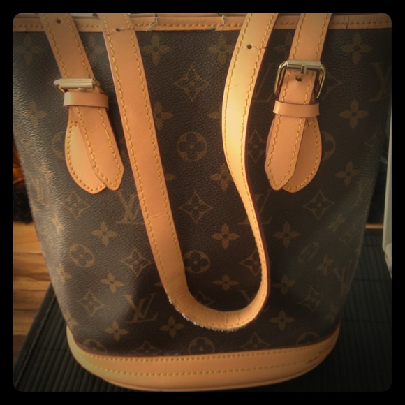 Louis Vuitton purse - Picture 1 of 3