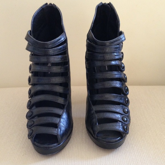 ⭐SOLD⭐ High ankle boots, black.