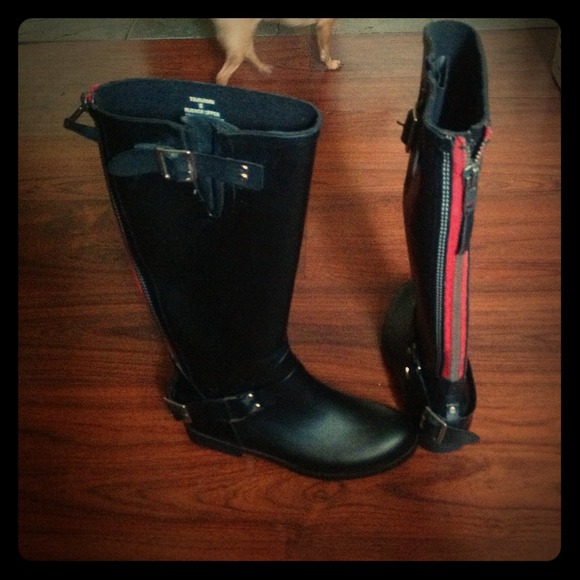 Reserved✋☔Steve Madden Rain Boots 8☔⛅☁