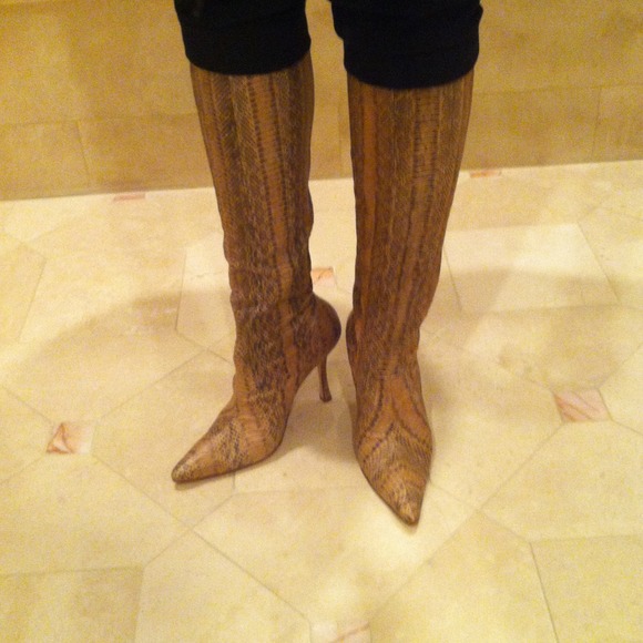 Manolo Blahnik 🌹NEW 🌹Snake Pattern Boots.⤵ - Picture 2 of 4