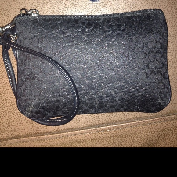 Reserve!!Authentic!!!!Coach Wristlet!