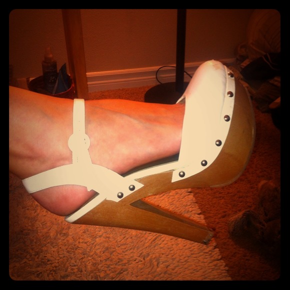 Charlotte Russe white punps