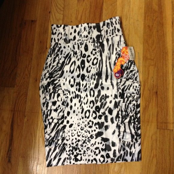 Leopard pencil skirt