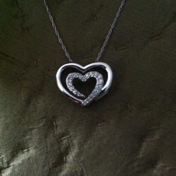 *REDUCED AGAIN!* White Gold Diamond Heart Necklace - Picture 1 of 4