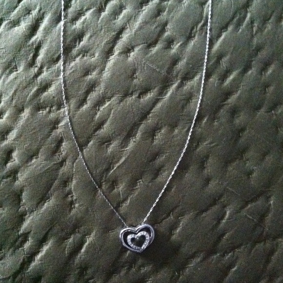 *REDUCED AGAIN!* White Gold Diamond Heart Necklace - Picture 3 of 4