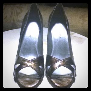 Size 8M Enzo Angiolini Reptile Heels