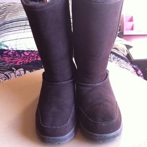 ✳SOLD✳Boots in choco brown by bearpaw