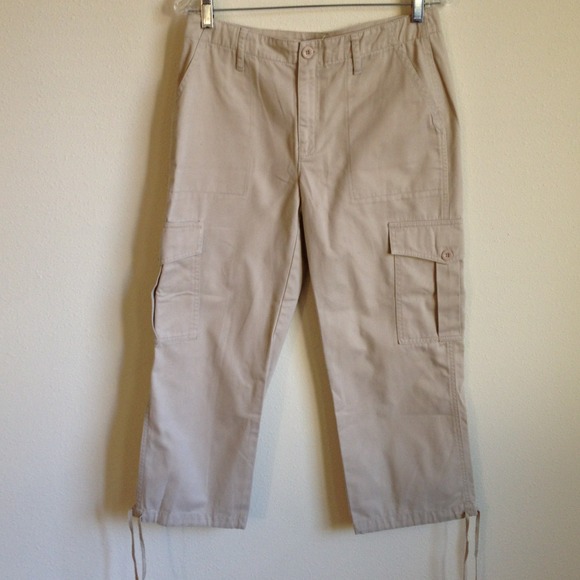 ⛔️ @consignment DKNY. CAPRI LENGTH KHAKIS