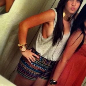 Loose gray backless shirt