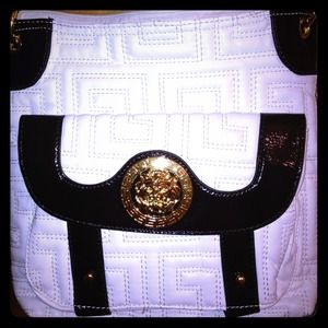 A cute off white body side bag!