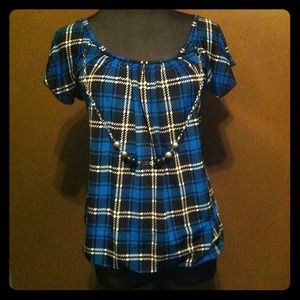 Square patterned blouse with necklace