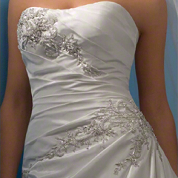 Beautiful Alfred Angelo wedding dress. - Picture 2 of 3