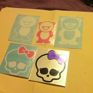 Grumpy Bear or Monster High skull