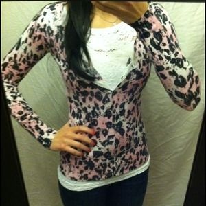 @Gingy78 Guess pink leopard print sweater